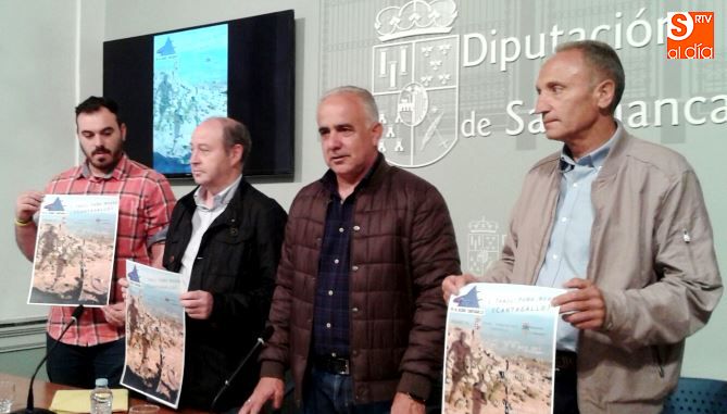 El diputado de deportes, Jesús María Ortiz, y el alcalde de Cantagallo, Adolfo Álvarez, en el centro, junto a Jorge de Castro, organizador, y Moisés Muñoz, delegado provincial de Atletismo