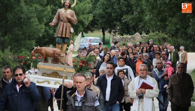 Tras la bendiciópn de campos el Santo volvía el procesión a la ermita del Humilladero / CORRAL
