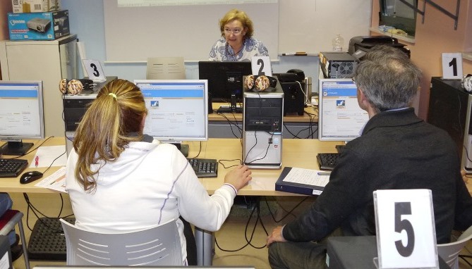 El Consistorio pretende dar a conocer las posibilidades del Aula de Dinamización Informática