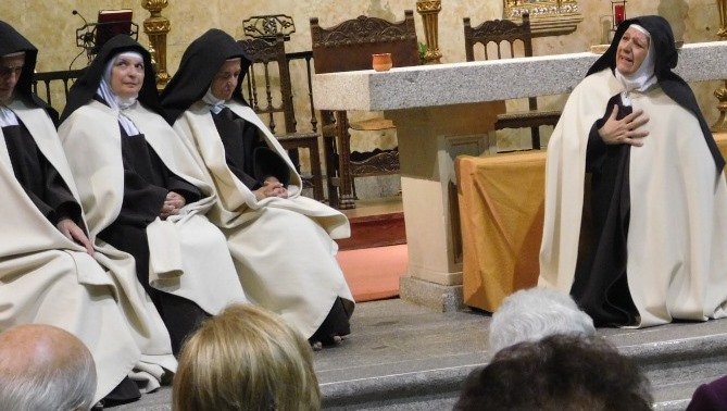 Obra de teatro Teresa, la jardinera de la luz en la iglesia del Carmen