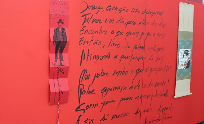 Poema  de Pessoa, caligrafiado e ilustrado por Elías