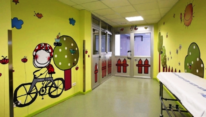 Pasillo de Pediatría en el Hospital Clínico de Salamanca