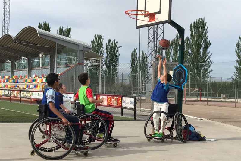 Baloncesto accesible en la Ciudad de los Niños de Carbajosa de la Sagrada  