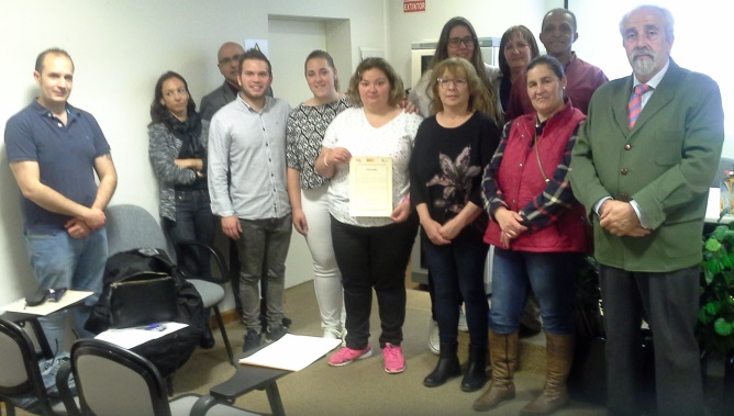 l gerente provincial del Ecyl, Pedro Grijalba, junto a los alumnos de este curso