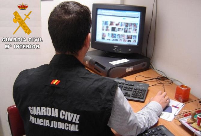 La Guardia Civil investiga a ocho varones por abuso sexual a una menor a través de Whatsapp  
