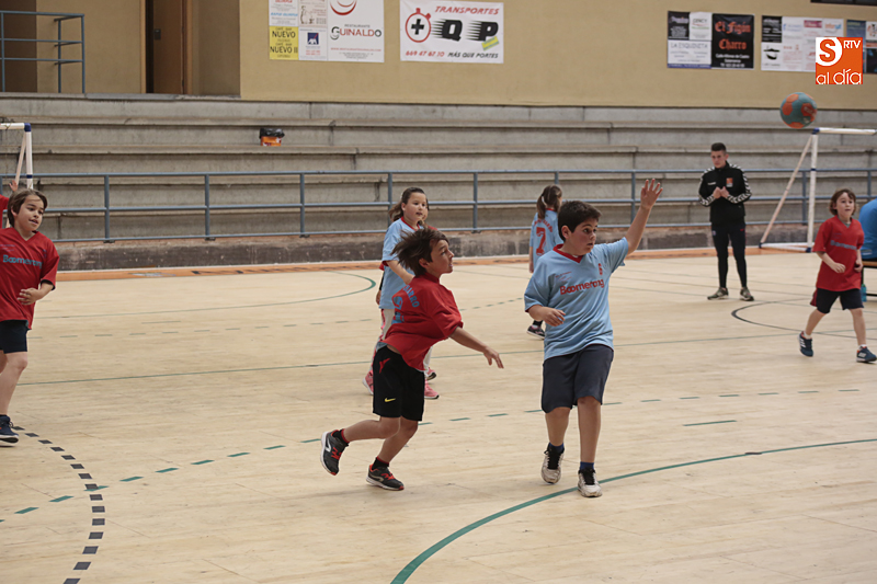 Un momento de uno de los partidos de balonmano disputados en el Río Tormes (Foto de Álex López)