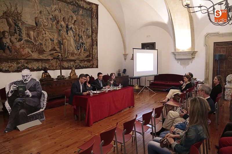 Momento de la charla en la Casa Miguel de Unamuno (Foto de Álex López)