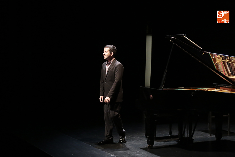 Diego Caetano, momentos antes de iniciar su recital de piano (Foto de Álex López)