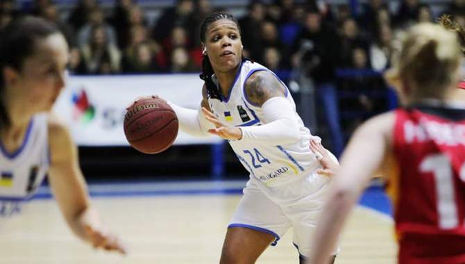 DAndra Moss, en un partido durante la pasada temporada