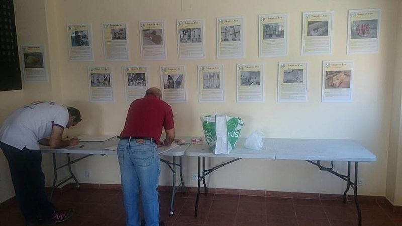 Los voluntarios trabajan en los preparativos del museo. Fotos: Ayto. de Navarrdonda
