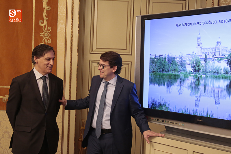 El alcalde de Salamanca, Alfonso Fernández Mañueco, a la derecha, en la presentación de este proyecto / Foto de Alejandro López