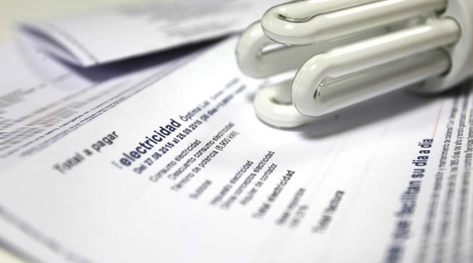 El elevado coste de la luz, principal motivo de cambio de compañía