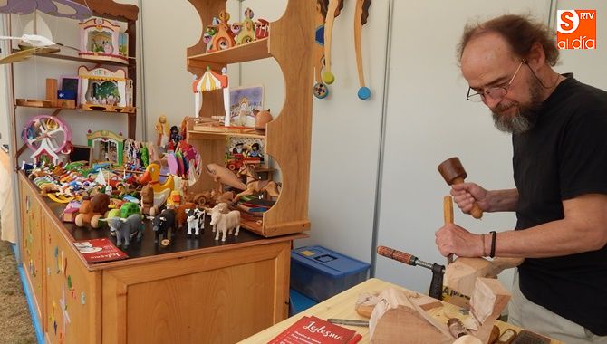 Demostraciones del trabajo del artesano en la feria de Ledesma