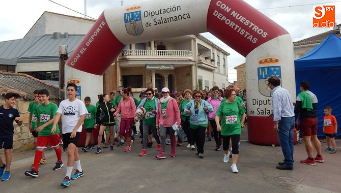 Pistoletazo de salida a los caminantes en el I Circuito entre Encinas de Vega de Tirados