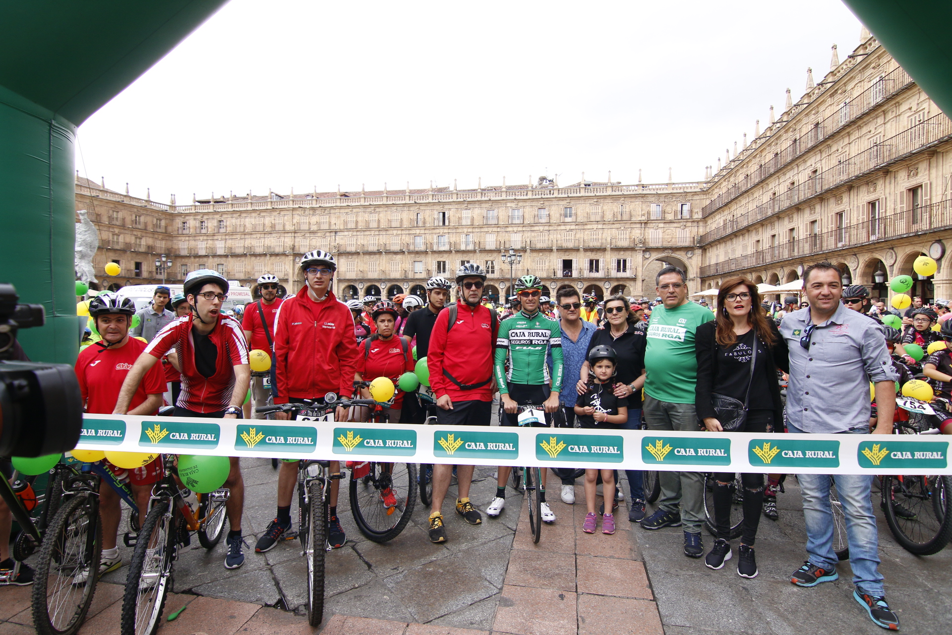 Momento de la salida, en la Plaza Mayor