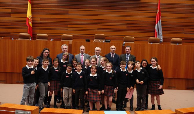 Escolares de Salamanca participantes en el pleno infantil