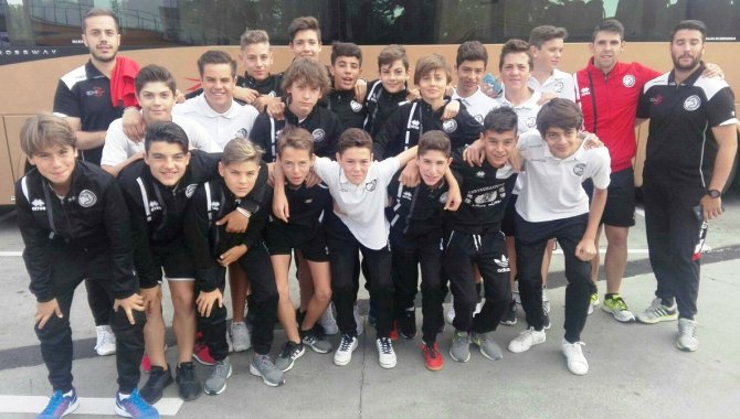 Plantilla del equipo infantil de Unionistas, en su viaje a Valladolid