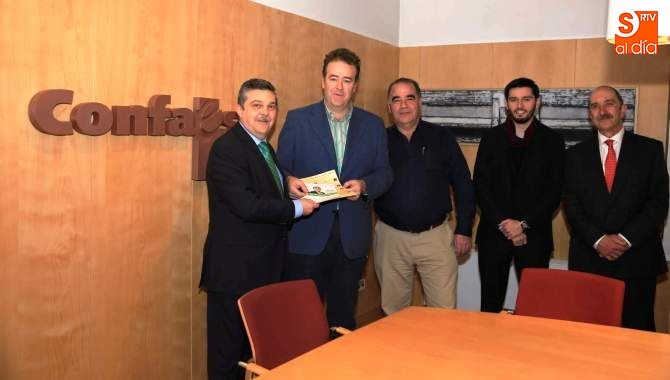 Enrique de Santiago, abogado, en una visita anterior a Confaes