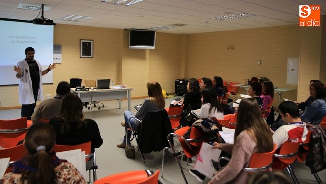 Uno de los seminarios que ha organizado el CRE de Alzheimer