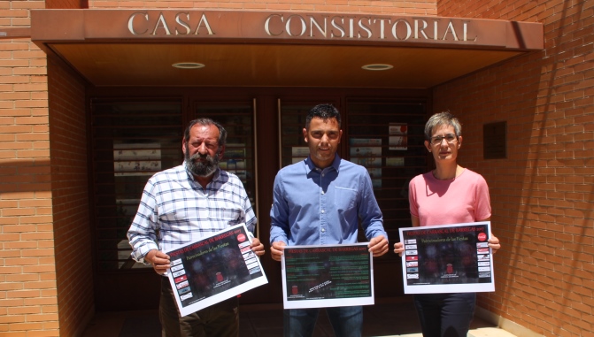 El alcalde del municipio, Cándido Cabezas, en el centro