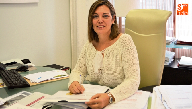 Milagros Marcos en su oficina de la sede de CyL en una entrevista para SALAMANCA AL DÍA / FOTOS: ÁNGEL MERINO