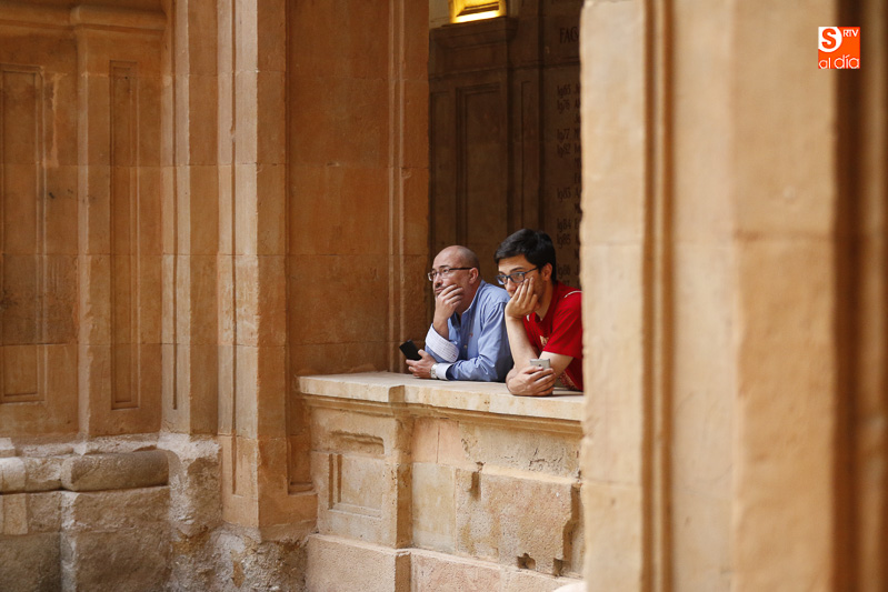 El Coro Tomás Luis de Victoria envuelve con su música el Patio Barroco de la Universidad
