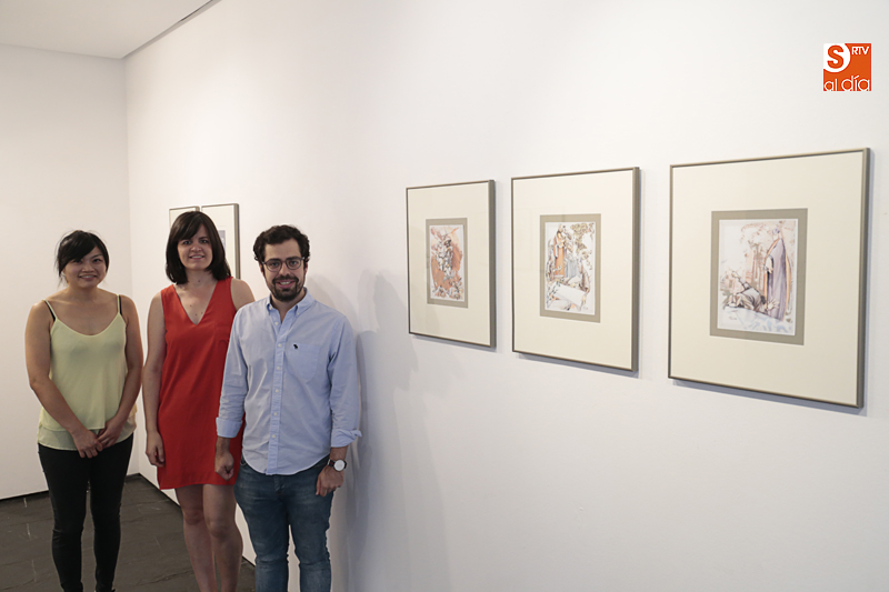 El director general de Juventud, Eduardo Carazo, junto a las coordinadoras de esta muestra / Foto de Alejandro López