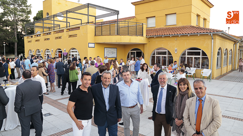 Asistentes a la cena benéfica del Colegio La Inmaculada de Armenteros. Foto: Alejandro López