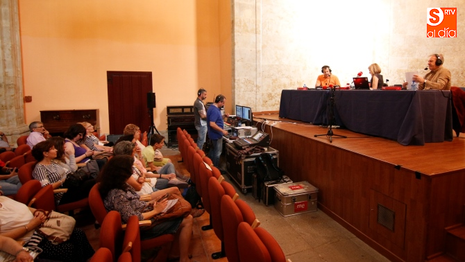 Emisión del programa de Pepa Fernández desde el auditorio de San Blas / Foto de David Fernández
