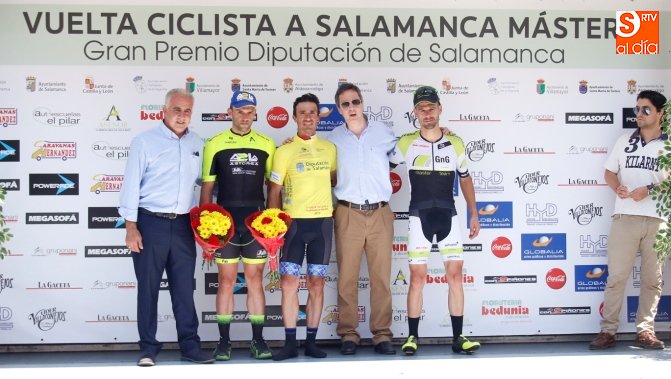 Eladio Jiménez, en el centro, ganador de esta Vuelta a Salamanca Máster / Foto de David Fernández