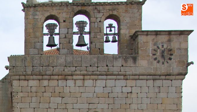 El volumen de las campanadas del reloj, nuevo asunto para la polémica / CORRAL
