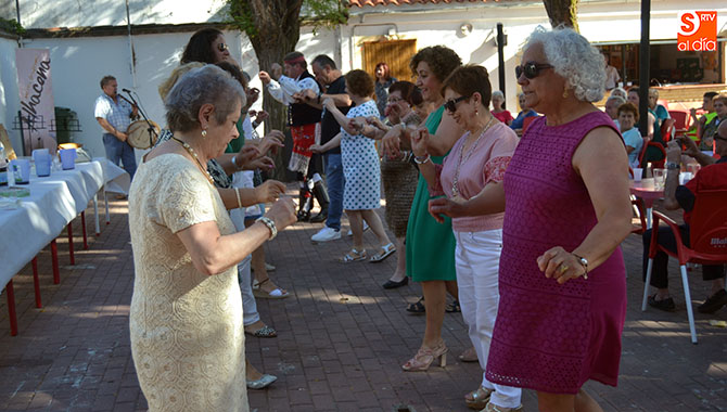 El grupo Los Cuatro Caños ha celebrado su 25 aniversario con una actuación en el parque La Huerta