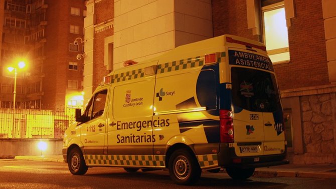 Emergencias trasladó al Virgen de la Vega al motorista herido