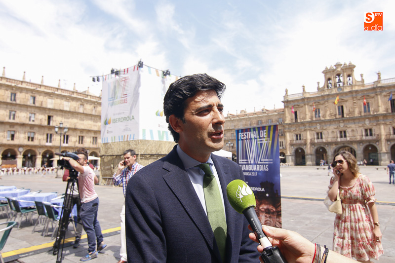 Orión, un robot humanoide de última generación, pregonero del Festival de Luz y Vanguardias