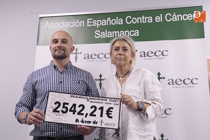 La organización del torneo ha hecho entrega del cheque solidario (Foto de Álex López)