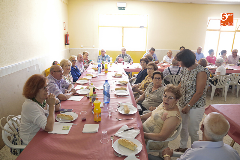 Foto 4 - Los mayores protagonizan la jornada festiva en Villares de la Reina