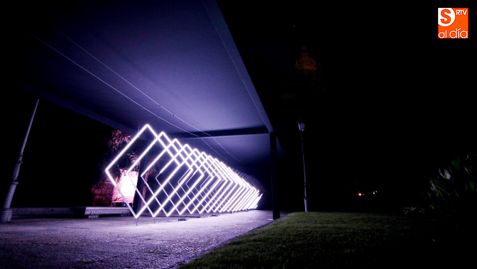 Pruebas de las proyecciones artísticas en la plaza de Anaya / Foto de David Fernández