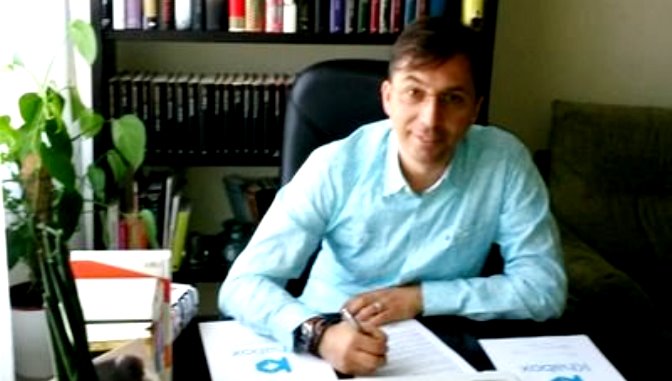 Pablo González, autor de la novela Treinta