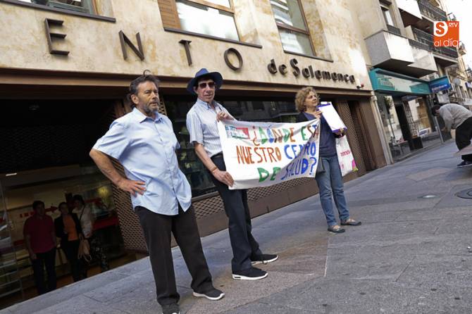 Portavoces de la agrupación vecinal ‘Mi Margen Izquierda’ / Foto de Alejandro López