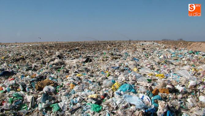 Vertedero de Aldeanueva de Figueroa cuyo sellado estaba licitado por 1,3 millones de euros / Foto de M. Corral