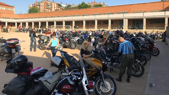 El Colegio Salesianos recibe a un grupo motero de peregrinos polacos    