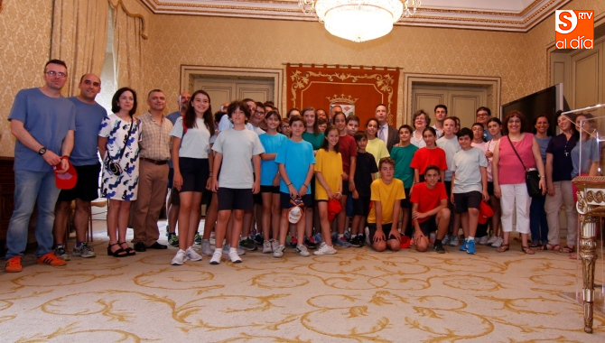 Recepción en el Ayuntamiento de una representación de la IV Copa ACI / Foto de David Fernández