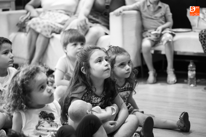 Kamaru Teatro pone el broche a Los Cuentacuentos de Manolita Café Bar