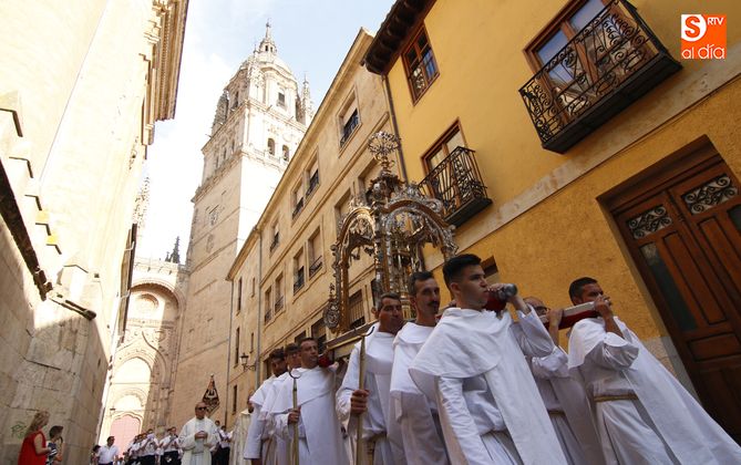 Procesión del Corpus desde la Catedral Nueva. Foto: David Fernández