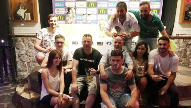 Junta directiva y colaboradores, en la Gala Fin de Temporada