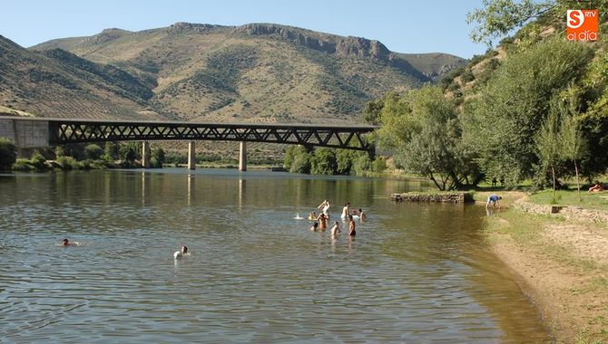 Playa fluvial en La Fregeneda, en Vega Terrón / CORRAL