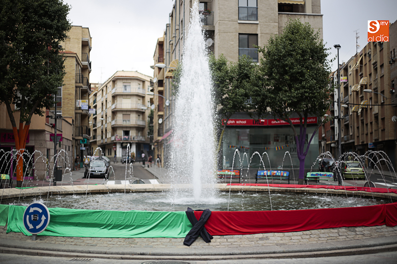 La plaza del Oeste recuerda a las víctimas del incendio de Portugal