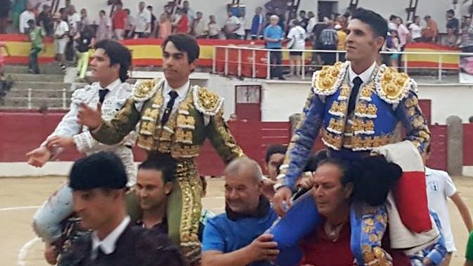 Los tres diestros salieron a hombros de la plaza de Ledesma