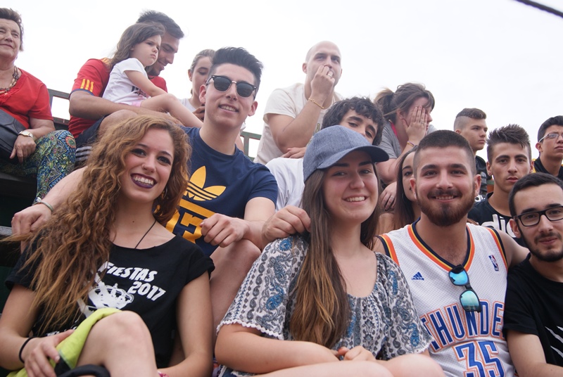 Gran ambiente en la plaza para el festejo de las vaquillas