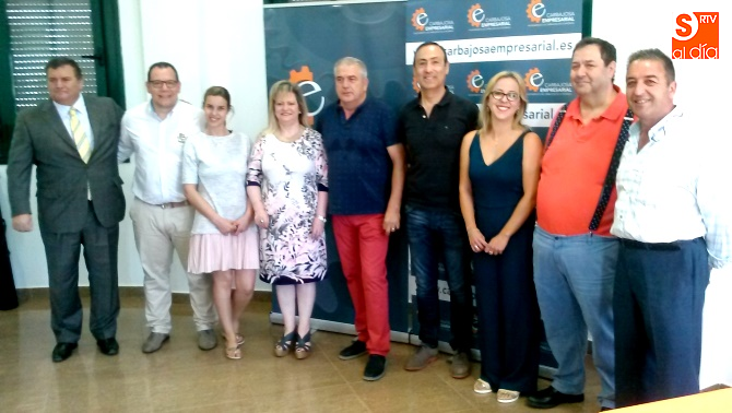Nueva directiva de la Asociación de Empresarios del Poligono El Montalvo III, junto al alcalde de Carbajosa de la Sagrada, Pedro Samuel Martín, cuarto por la derecha